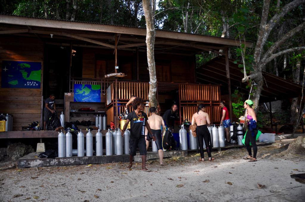 Raja Ampat Dive Resort Tapokreng Экстерьер фото