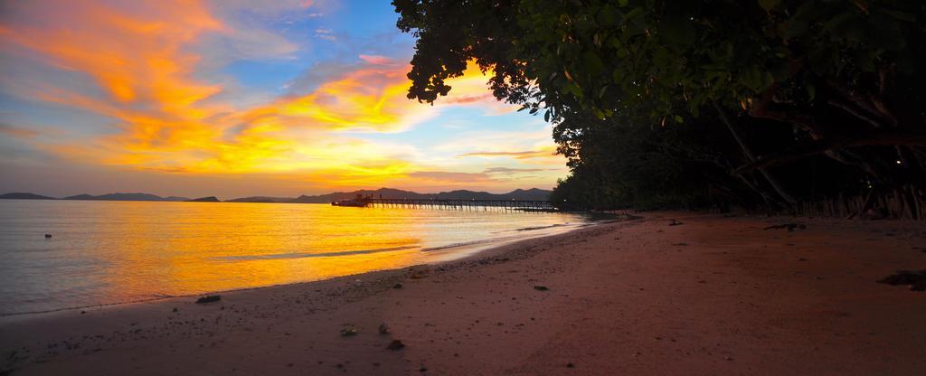 Raja Ampat Dive Resort Tapokreng Экстерьер фото