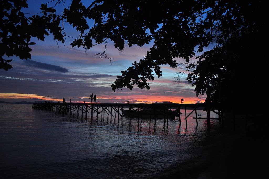 Raja Ampat Dive Resort Tapokreng Экстерьер фото