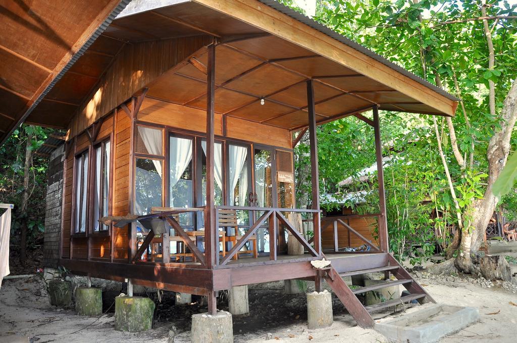 Raja Ampat Dive Resort Tapokreng Экстерьер фото