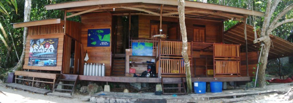Raja Ampat Dive Resort Tapokreng Экстерьер фото