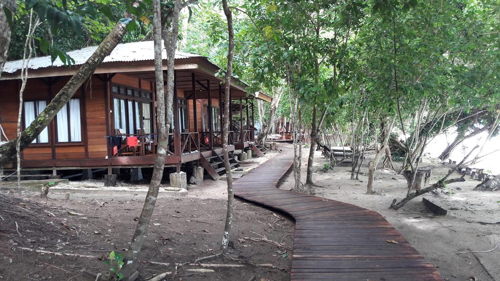 Raja Ampat Dive Resort Tapokreng Экстерьер фото