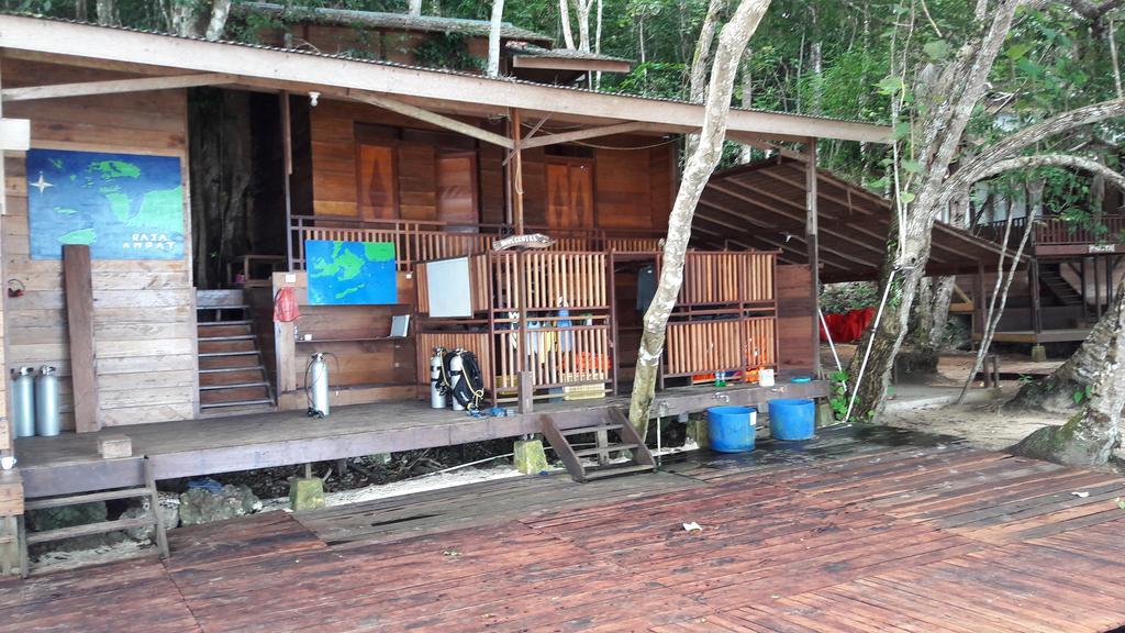 Raja Ampat Dive Resort Tapokreng Экстерьер фото