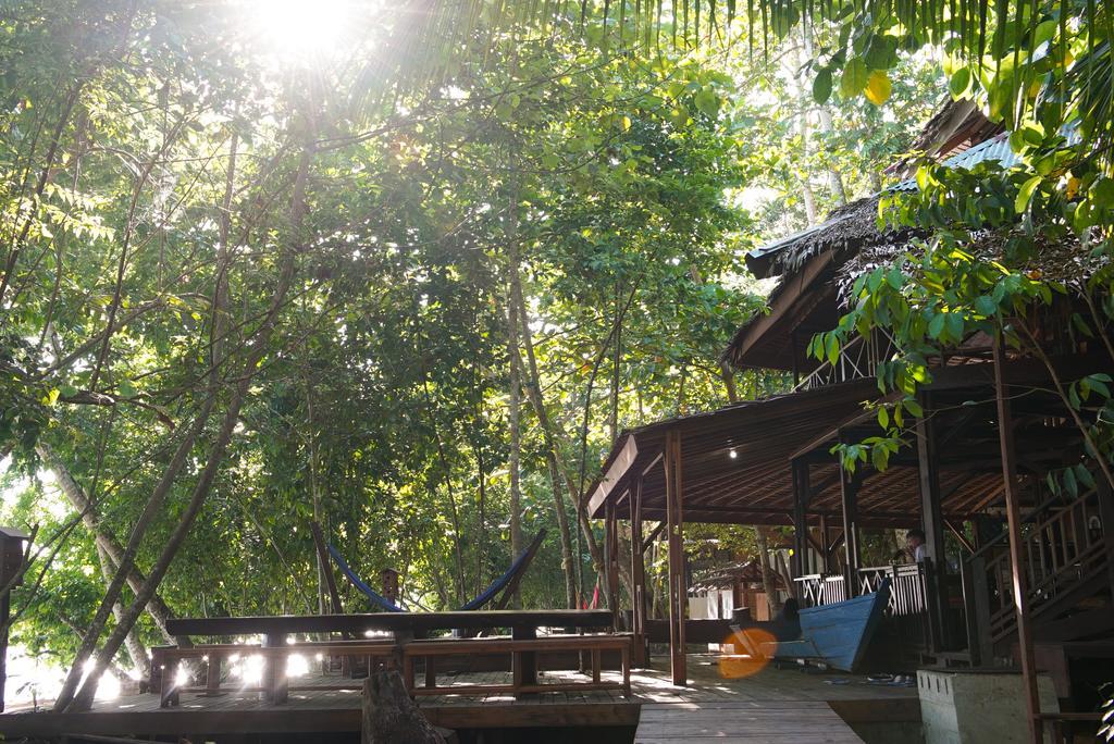Raja Ampat Dive Resort Tapokreng Экстерьер фото