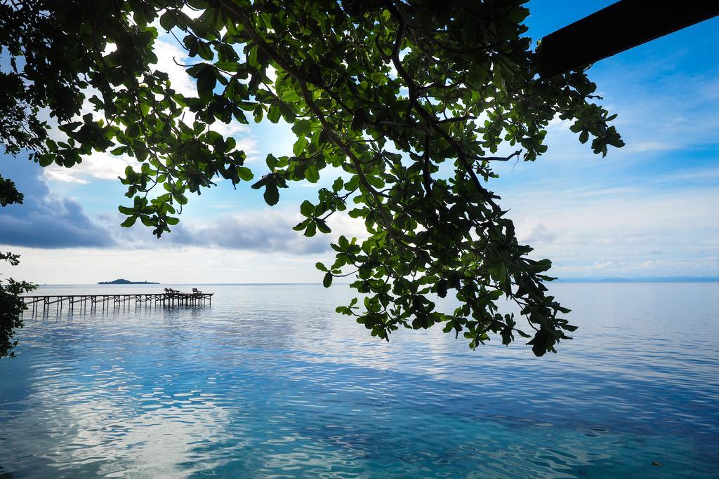 Raja Ampat Dive Resort Tapokreng Экстерьер фото