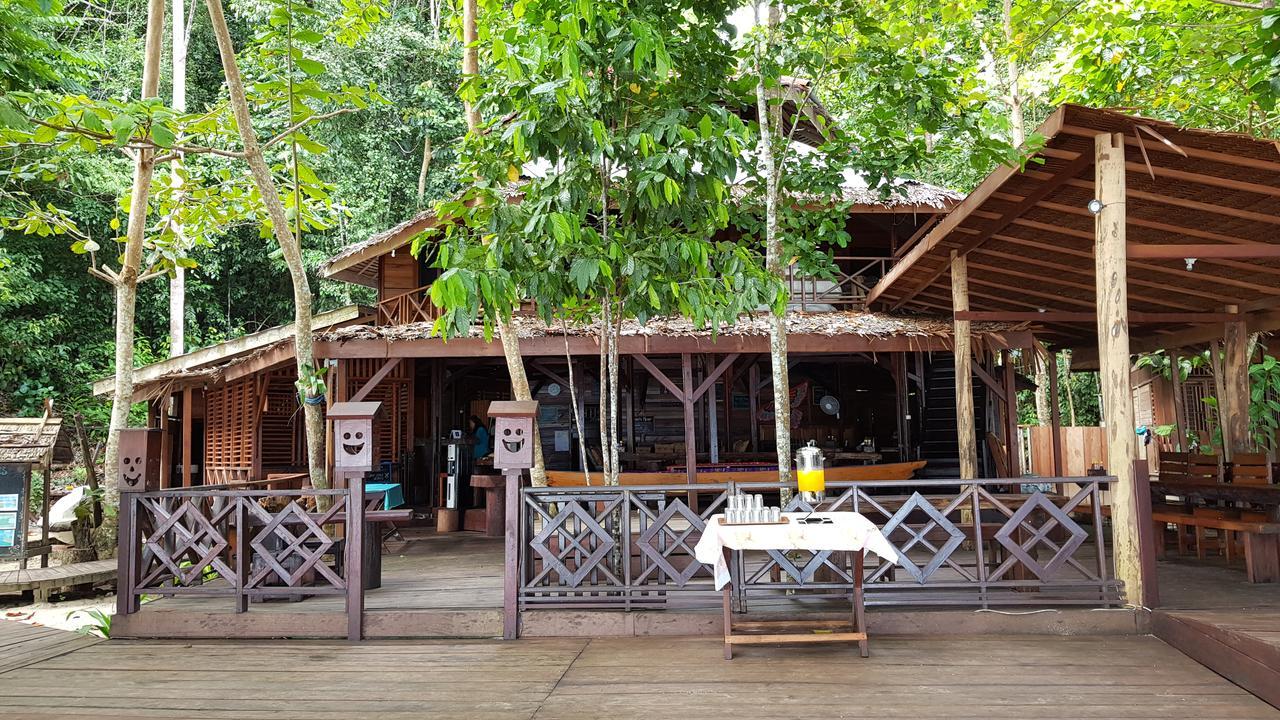Raja Ampat Dive Resort Tapokreng Экстерьер фото